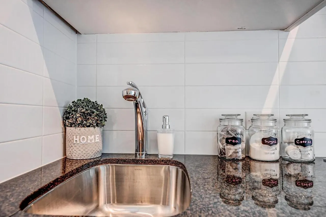 Апартаменты Downtown Toronto Condo Close To Cn Tower!! Канада