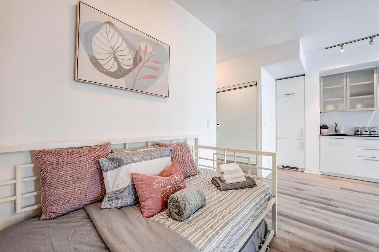 Downtown Toronto Condo Close To Cn Tower!! Канада