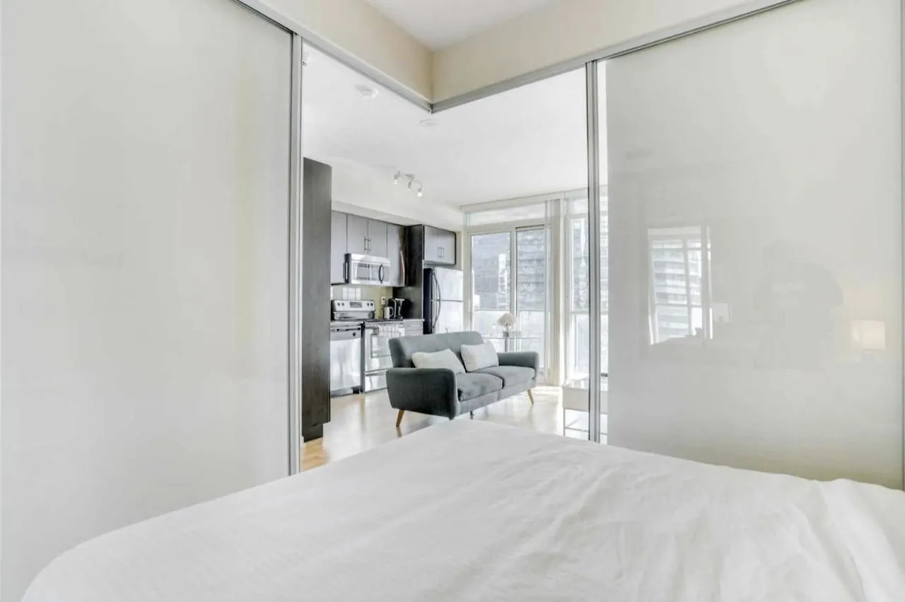 Downtown Toronto Condo Close To Cn Tower!! Апартаменты