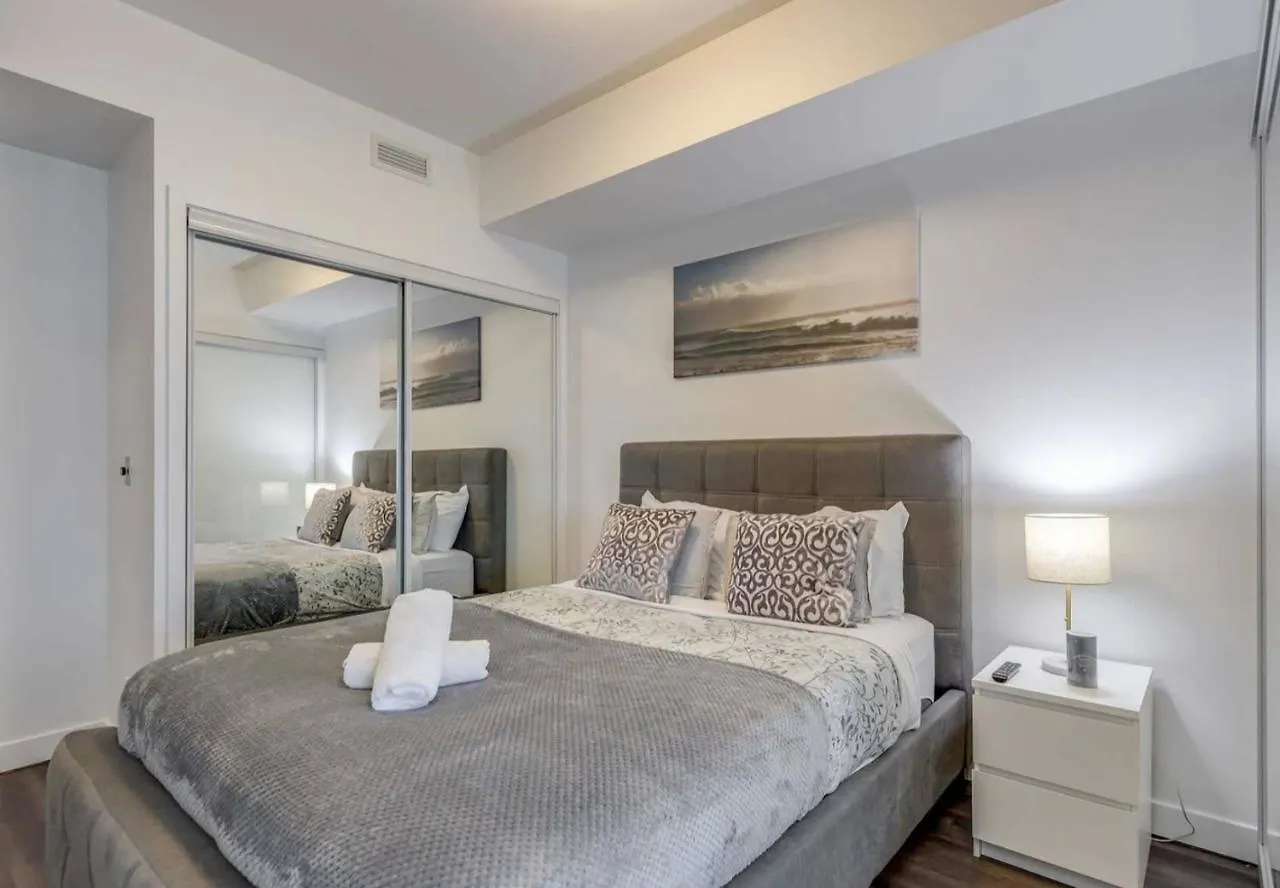 Downtown Toronto Condo Close To Cn Tower!!