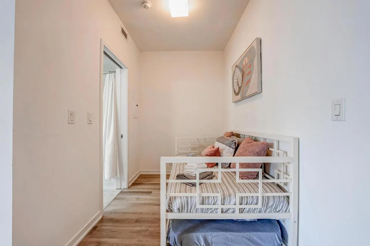 Downtown Toronto Condo Close To Cn Tower!! Апартаменты