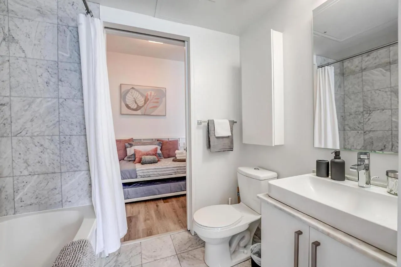 Downtown Toronto Condo Close To Cn Tower!! Канада