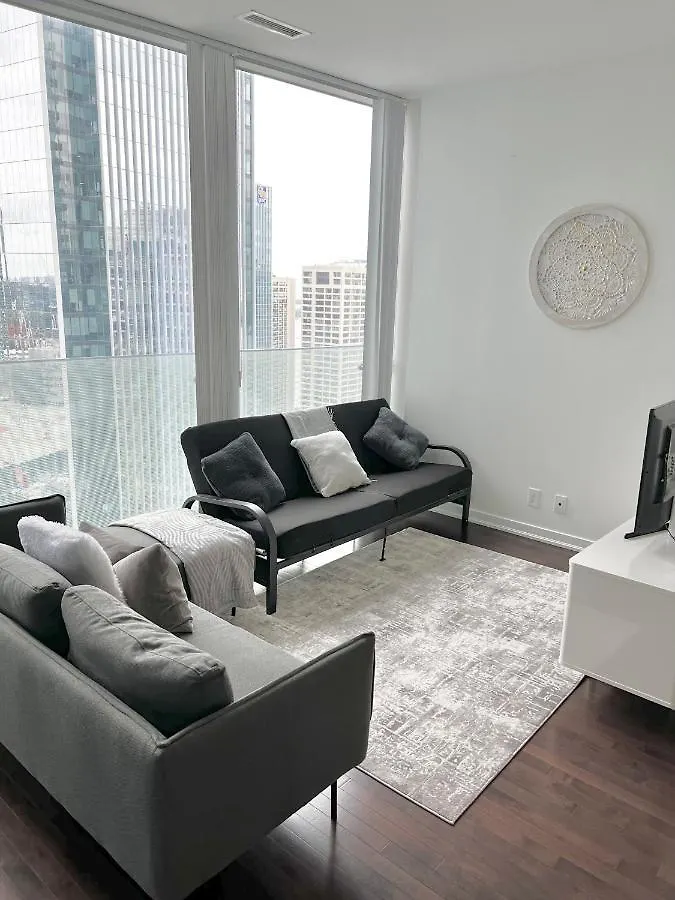 Downtown Toronto Condo Close To Cn Tower!!