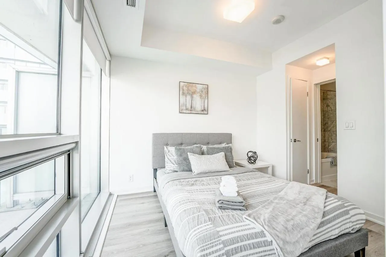 Downtown Toronto Condo Close To Cn Tower!! 0*,  Канада