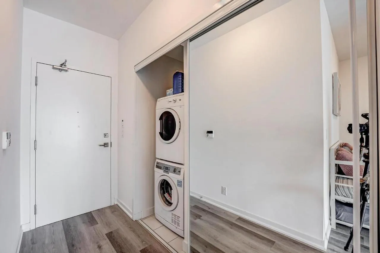 Downtown Toronto Condo Close To Cn Tower!! Канада