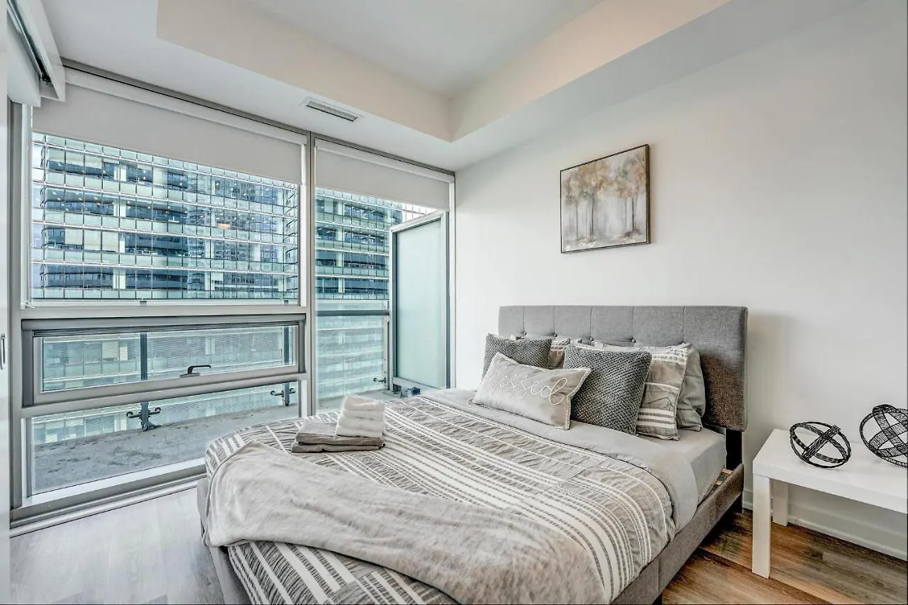 Downtown Toronto Condo Close To Cn Tower!! 0*,