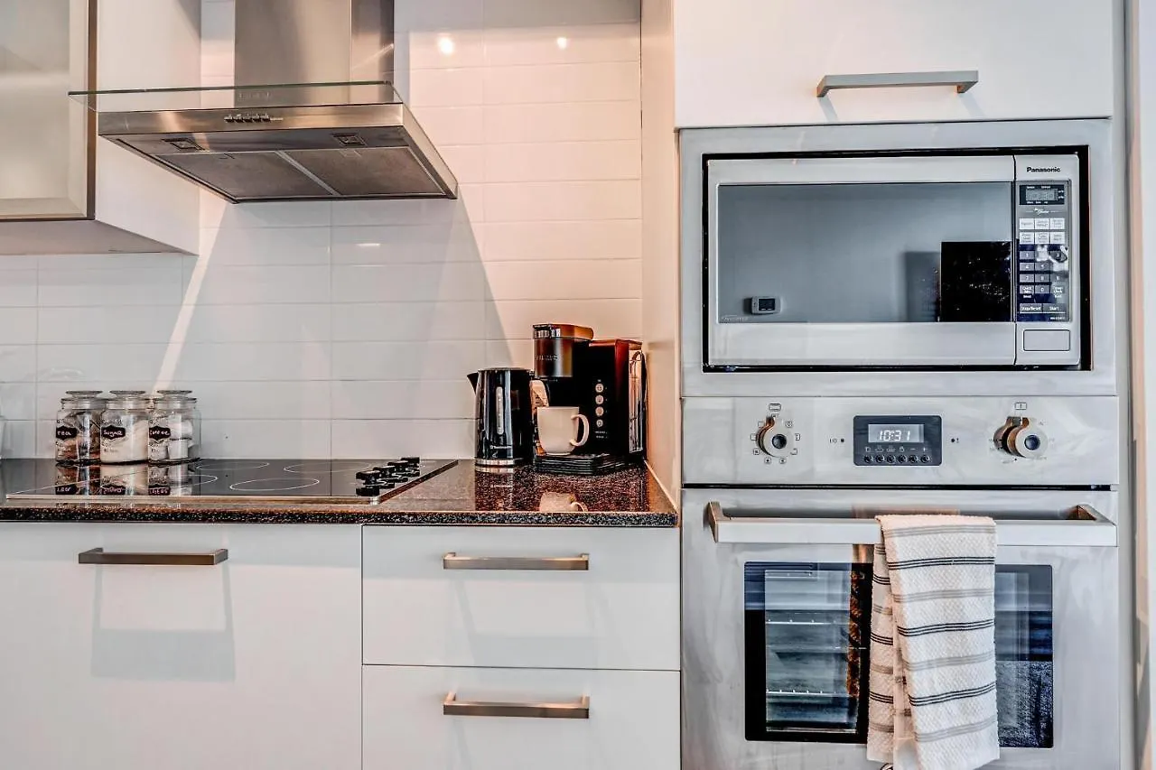 Downtown Toronto Condo Close To Cn Tower!! Апартаменты
